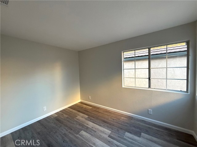 Detail Gallery Image 6 of 23 For 2421 Hawthorn, Escondido,  CA 92027 - 2 Beds | 2 Baths