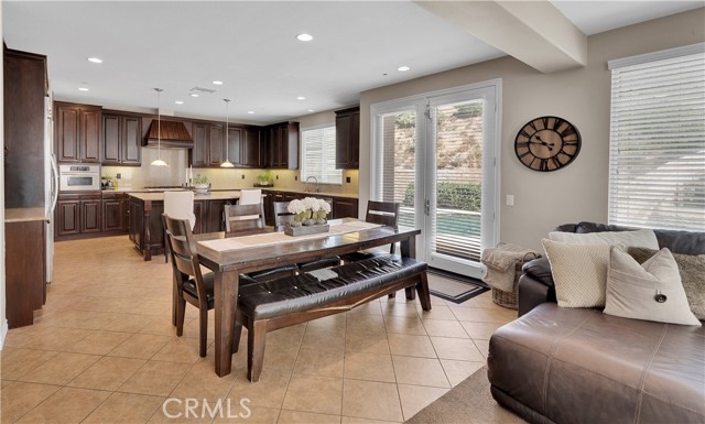14668 Stageline Lane, Fontana CA: https://media.crmls.org/medias/666fb1bf-29ec-4978-b800-2c6ff5a19f1b.jpg