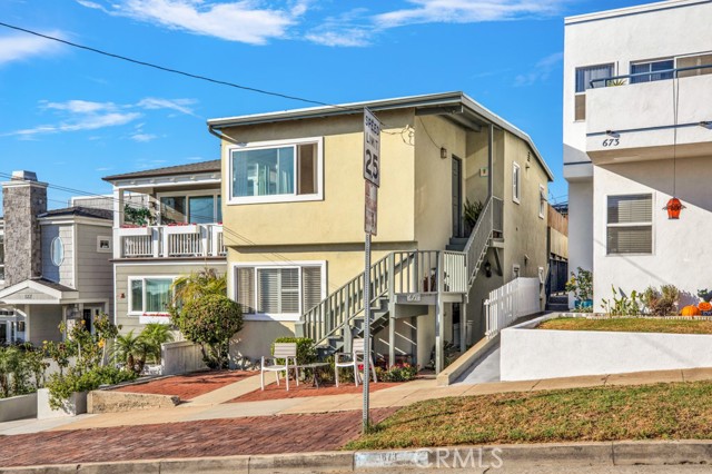 671 Longfellow Avenue, Hermosa Beach, California 90254, ,Residential Income,Sold,Longfellow,SB22227243