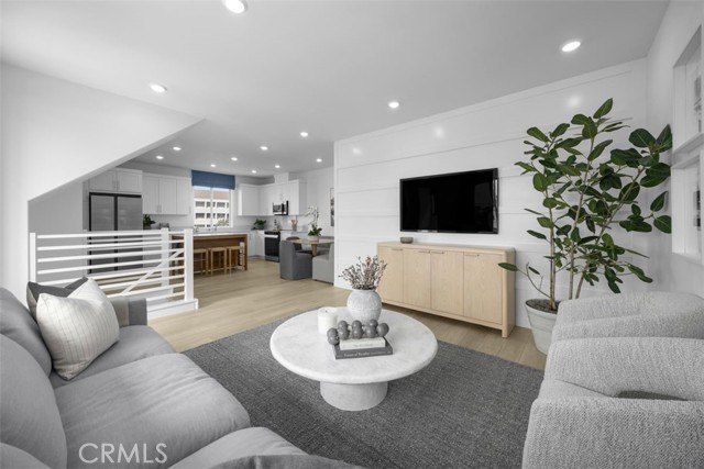 Detail Gallery Image 2 of 5 For 6651 via Vista, Pico Rivera,  CA 90660 - 2 Beds | 2/1 Baths