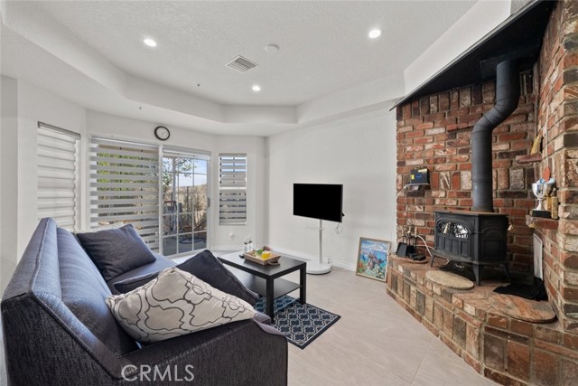 Detail Gallery Image 6 of 41 For 31373 Angeles Forest, Palmdale,  CA 93550 - 4 Beds | 3 Baths