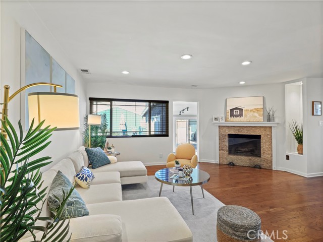 Detail Gallery Image 23 of 57 For 8110 Lesner Ave, Lake Balboa,  CA 91406 - 3 Beds | 2 Baths