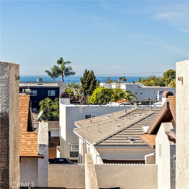 Detail Gallery Image 4 of 38 For 647 2nd, Hermosa Beach,  CA 90254 - 3 Beds | 2/1 Baths