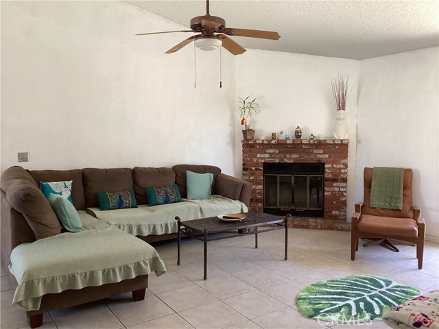 Detail Gallery Image 11 of 28 For 1305 Avnue J3, Lancaster,  CA 93535 - 3 Beds | 2 Baths