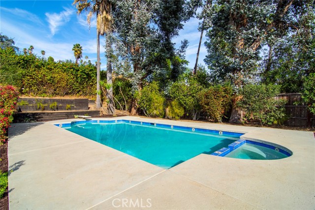 Detail Gallery Image 34 of 40 For 4614 Sendero Pl, Tarzana,  CA 91356 - 5 Beds | 3/1 Baths