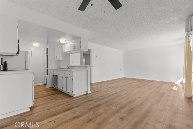 Detail Gallery Image 9 of 26 For 8649 Sunland Bld #5,  Sun Valley,  CA 91352 - 2 Beds | 1 Baths