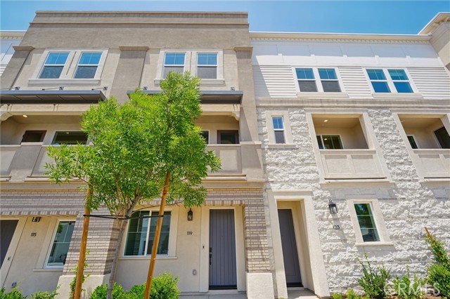 Detail Gallery Image 2 of 37 For 119 N First Ave, Upland,  CA 91786 - 3 Beds | 3/1 Baths