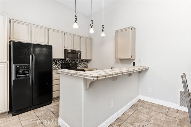 Detail Gallery Image 11 of 29 For 14828 Stone Age Lane, Victorville,  CA 92394 - 3 Beds | 2 Baths