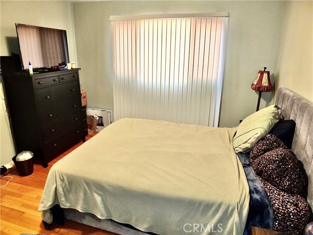 1724 E 1st Street, Long Beach CA: https://media.crmls.org/medias/66737a90-2afd-4050-a925-0e454badc155.jpg