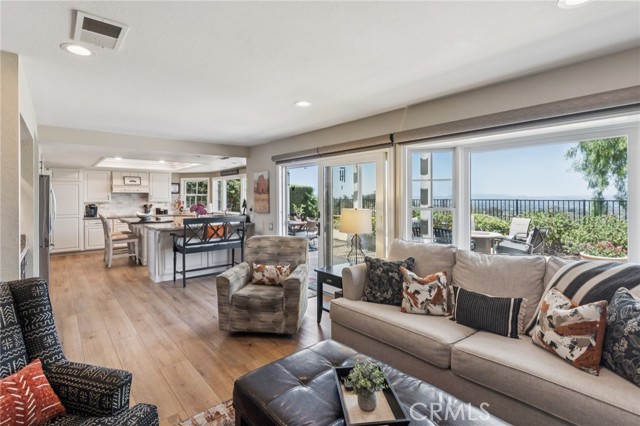 27201 Via Aurora, Mission Viejo CA: https://media.crmls.org/medias/66741642-3319-43a0-a3a2-0d0eaa2b6104.jpg