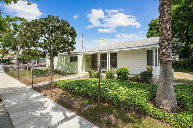 Detail Gallery Image 2 of 27 For 1200 N Valley St, Burbank,  CA 91505 - 4 Beds | 2 Baths