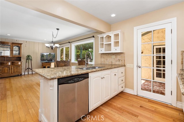 Detail Gallery Image 11 of 30 For 3616 Mesa Lila Ln, Glendale,  CA 91208 - 5 Beds | 3/1 Baths