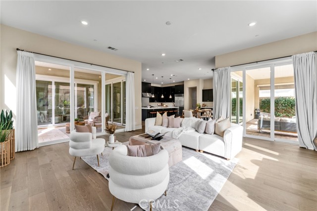 Detail Gallery Image 13 of 51 For 114 Crossover, Irvine,  CA 92618 - 5 Beds | 5/2 Baths