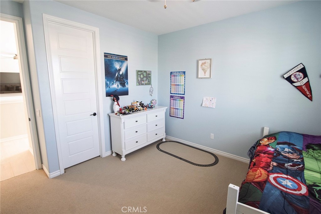 https://media.crmls.org/medias/6675a2e2-18fc-401d-8a6b-259285cb0f03.jpg?preset=X-Large