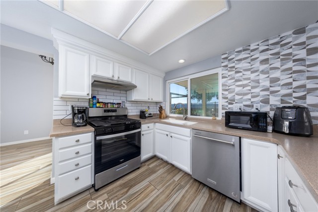 Detail Gallery Image 14 of 56 For 39749 Almansa Ct, Murrieta,  CA 92562 - 4 Beds | 2/1 Baths