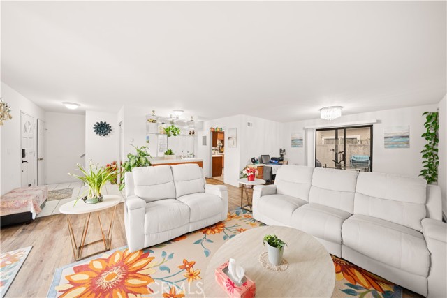 Detail Gallery Image 16 of 40 For 4021 182nd #H, Torrance,  CA 90504 - 3 Beds | 2/1 Baths