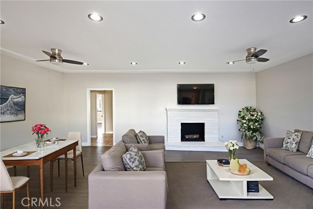 Detail Gallery Image 4 of 45 For 9305 Downey Ave, Downey,  CA 90240 - 4 Beds | 4 Baths