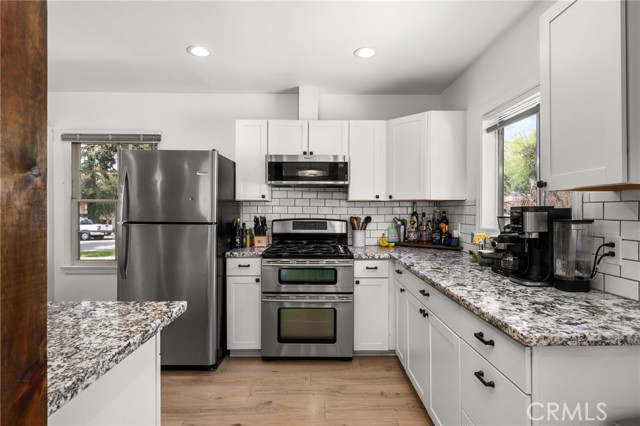 1326 Clock Avenue, Redlands CA: https://media.crmls.org/medias/66777e30-6bd2-4cbc-a344-49a318f81123.jpg