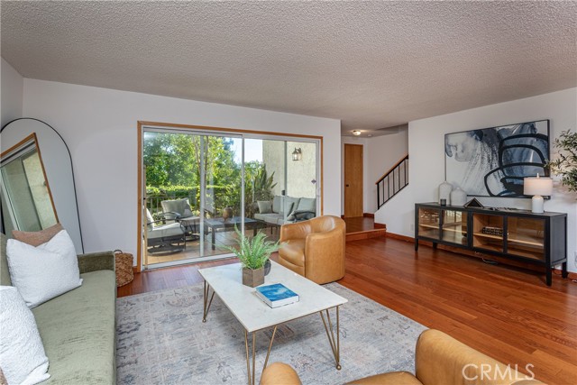 Detail Gallery Image 6 of 31 For 7727 via Capri, Burbank,  CA 91504 - 3 Beds | 3 Baths