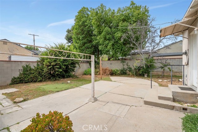 9933 Norwich Avenue, Mission Hills (San Fernando) CA: https://media.crmls.org/medias/66791a5c-e075-4bc6-ae4f-d1a30766710e.jpg