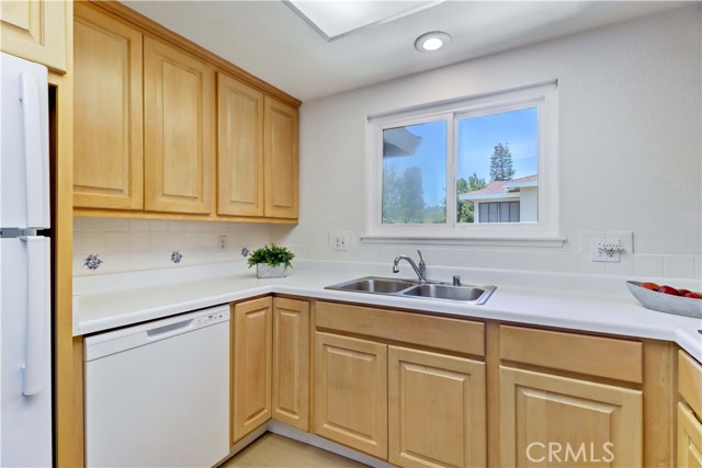 925 Ave Majorca, Laguna Woods CA: https://media.crmls.org/medias/66791f6e-bc0b-4182-bbc9-f61264cc9922.jpg