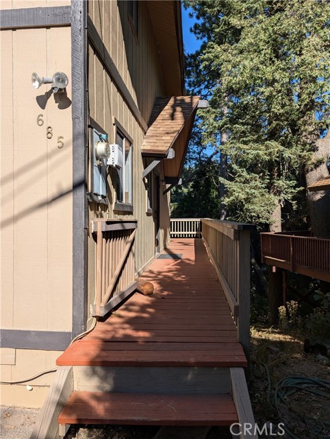 Detail Gallery Image 2 of 20 For 685 Ivy Ln, Lake Arrowhead,  CA 92352 - 2 Beds | 1/1 Baths