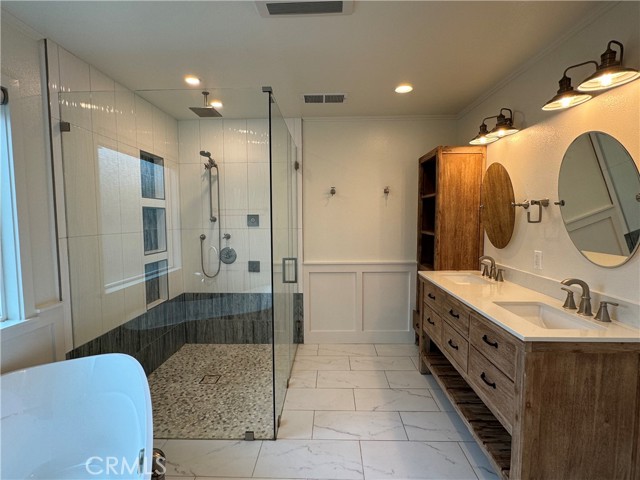 204 E I Street, Ontario CA: https://media.crmls.org/medias/6679e10b-d25c-468c-84d7-9e06b13a0d18.jpg