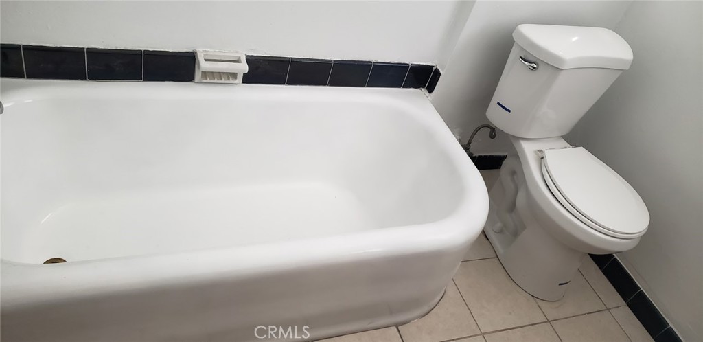 https://media.crmls.org/medias/667a767b-e1ff-484c-b326-34c7ccd561ea.jpg?preset=X-Large