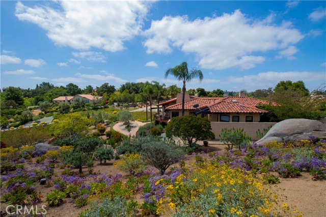 28306 Crescent Hill Way, Escondido CA: https://media.crmls.org/medias/667aa429-b673-4ddc-a9bc-16d86ba24a3d.jpg