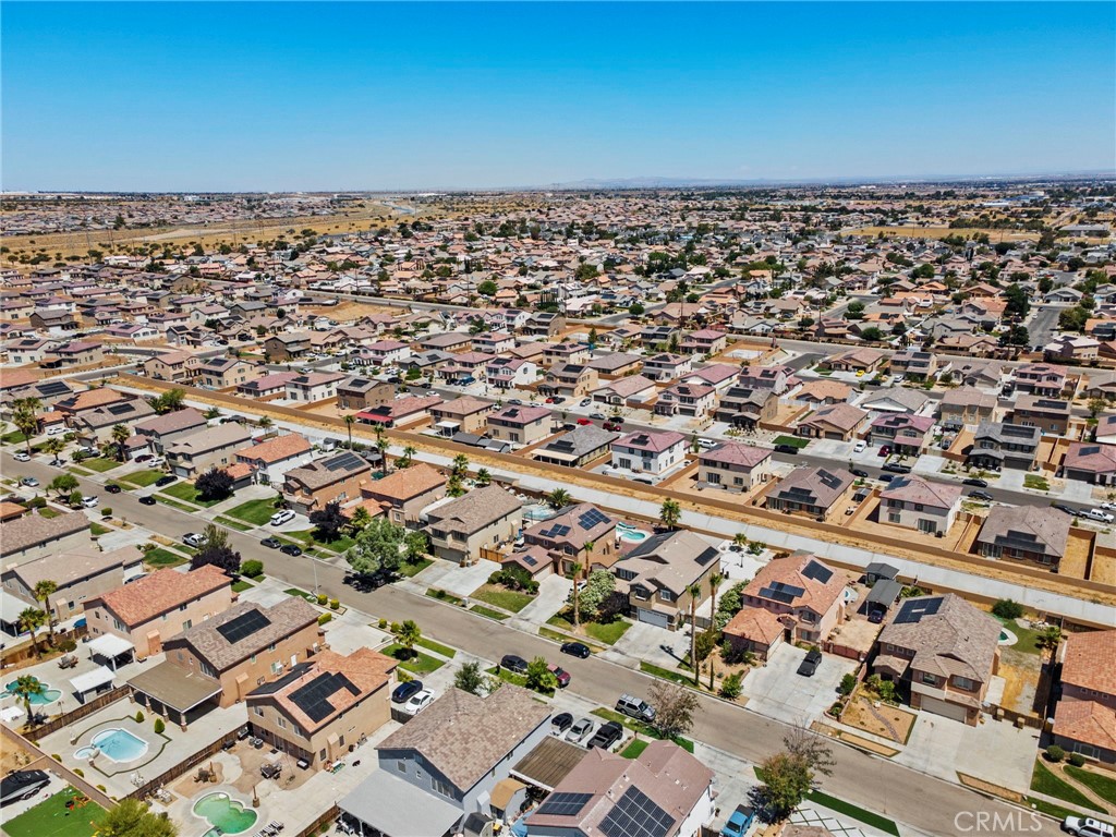 https://media.crmls.org/medias/667ae0d1-fe3f-44ef-9ba3-4b9d604e8b57.jpg?preset=X-Large