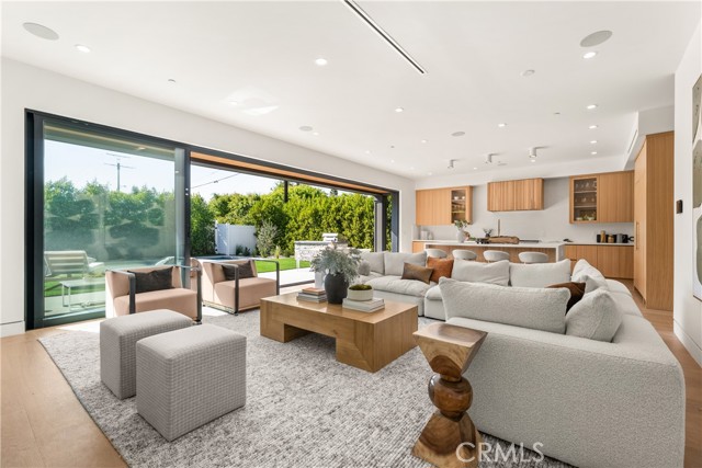 4453 Gentry Avenue, Studio City CA: https://media.crmls.org/medias/667aee73-9d59-498c-9938-cd697ef70b2d.jpg