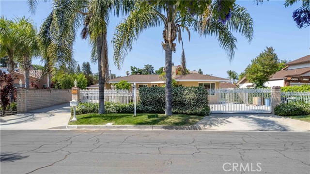17533 Raymer Street, Sherwood Forest CA: https://media.crmls.org/medias/667b4e6b-c4f1-4be5-8bc0-c3a86e0191f8.jpg