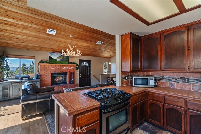 43850 Yosemite Drive, Big Bear Lake, CA 92315