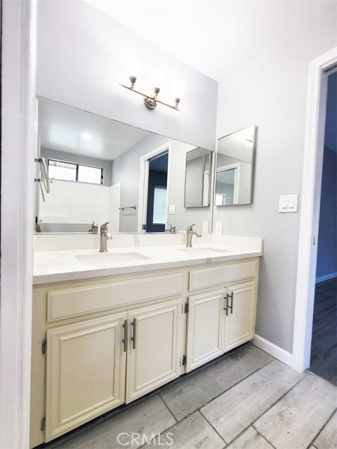 2506 e 6TH Street, Long Beach CA: https://media.crmls.org/medias/667cf9b3-5ae0-4995-9b4d-dfc82417c486.jpg