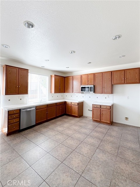 Detail Gallery Image 15 of 37 For 12319 Ojo Caliente St, Victorville,  CA 92392 - 3 Beds | 2/1 Baths