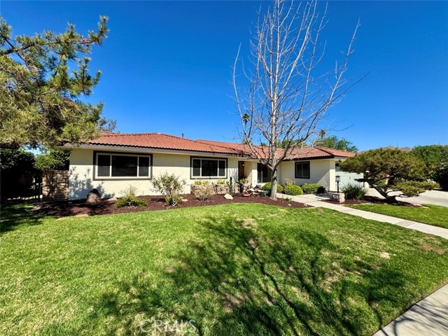 1415 Via Vallarta, Riverside CA: https://media.crmls.org/medias/667d5876-5c66-45e9-b167-22270412c951.jpg