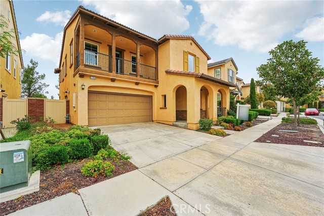 7766 Lupin Street, Chino CA: https://media.crmls.org/medias/667db238-f060-4ea6-bf8b-7053efc509bf.jpg