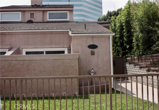 Detail Gallery Image 1 of 22 For 17041 a Ln #B,  Huntington Beach,  CA 92647 - 2 Beds | 2 Baths