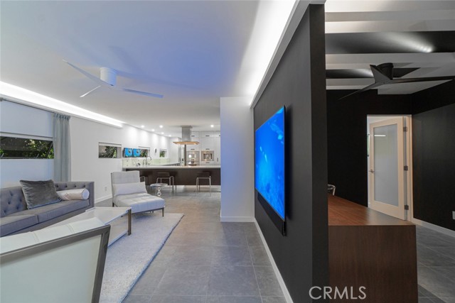 541 1st Street, Manhattan Beach, California 90266, 2 Bedrooms Bedrooms, ,2 BathroomsBathrooms,Residential,Sold,1st,SB23123581