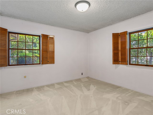 10348 Woodbridge Street, Toluca Lake CA: https://media.crmls.org/medias/667f4975-16b5-49dd-ad0a-ca87ce01bbe1.jpg