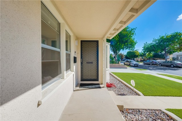 Detail Gallery Image 4 of 46 For 2709 E Van Buren, Long Beach,  CA 90810 - 2 Beds | 1 Baths