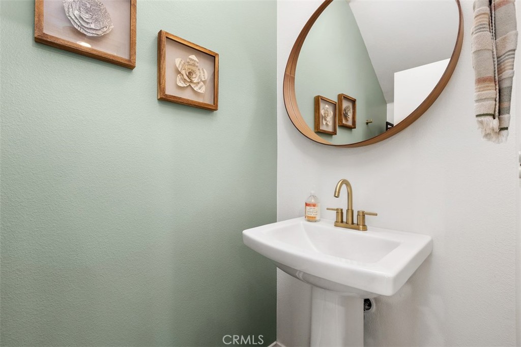 https://media.crmls.org/medias/667fcd3a-7750-4201-a3f5-2124b2ac4374.jpg?preset=X-Large