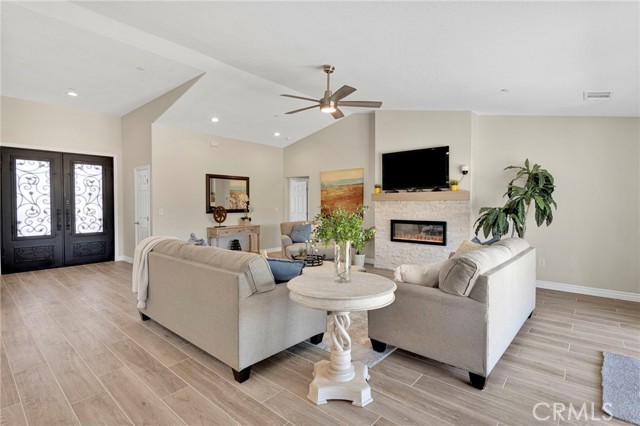 Detail Gallery Image 13 of 63 For 18525 Seaforth, Hesperia,  CA 92345 - 4 Beds | 2/1 Baths
