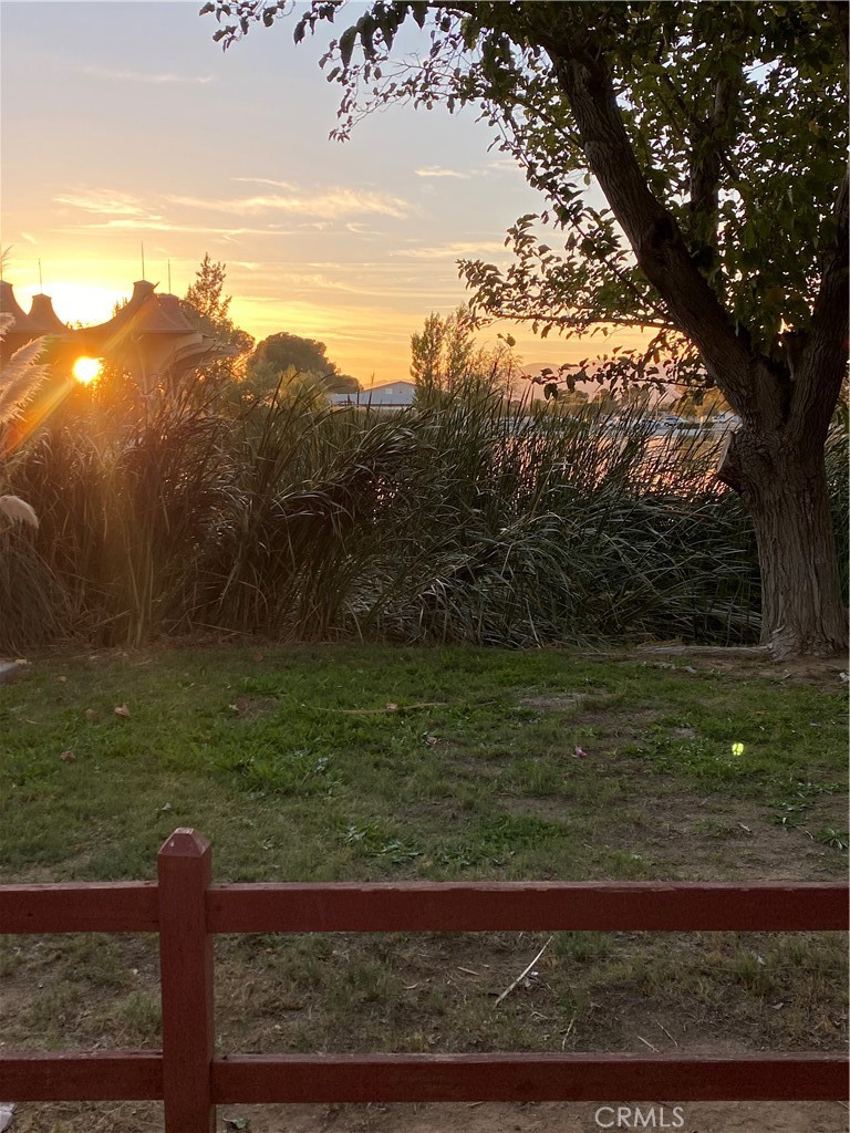https://media.crmls.org/medias/667fe7d5-e473-471c-8b15-47c4f97eb281.jpg?preset=X-Large