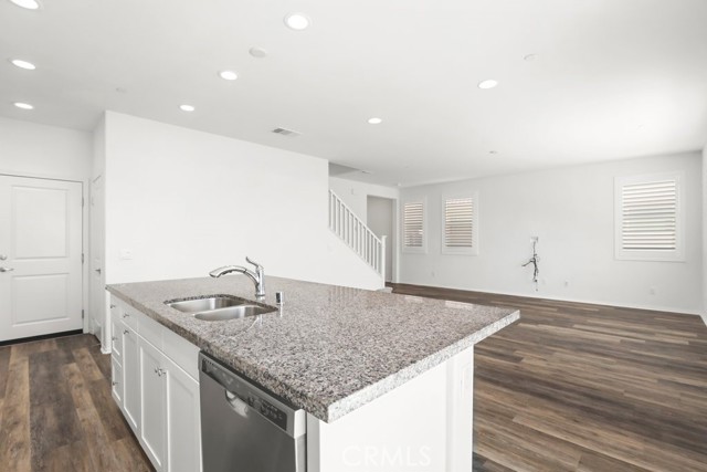 Detail Gallery Image 9 of 39 For 2855 Villa Catalonia Ct, Corona,  CA 92881 - 3 Beds | 2/1 Baths