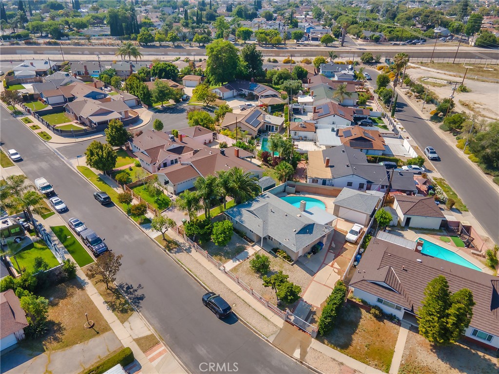 https://media.crmls.org/medias/6680f70a-4796-4edb-a96e-2a753c446fbc.jpg?preset=X-Large