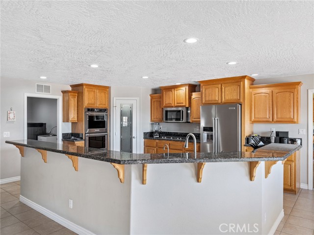 Detail Gallery Image 13 of 73 For 13850 Nightshade Rd, Apple Valley,  CA 92307 - 5 Beds | 5 Baths