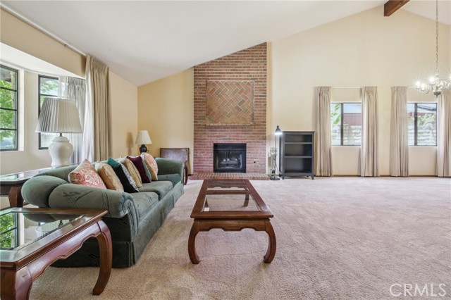 Detail Gallery Image 4 of 27 For 13650 Fenton Ave, Sylmar,  CA 91342 - 4 Beds | 2/1 Baths