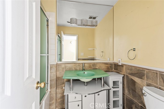 Detail Gallery Image 11 of 21 For 5349 Newcastle Ave #20,  Encino,  CA 91316 - 2 Beds | 2 Baths