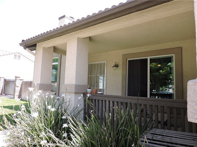 1326 Janes Way, Colton CA: https://media.crmls.org/medias/6683bf05-da4c-4eab-8412-5a07dfc687c2.jpg